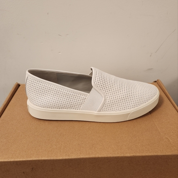 Like new - Vince Perforated white Leather Blair Sneaker 6.5 - Picture 4 of 11